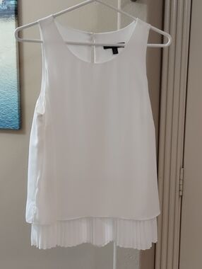 Banana Republic White Sleeveless Pleated-Hem Camisole